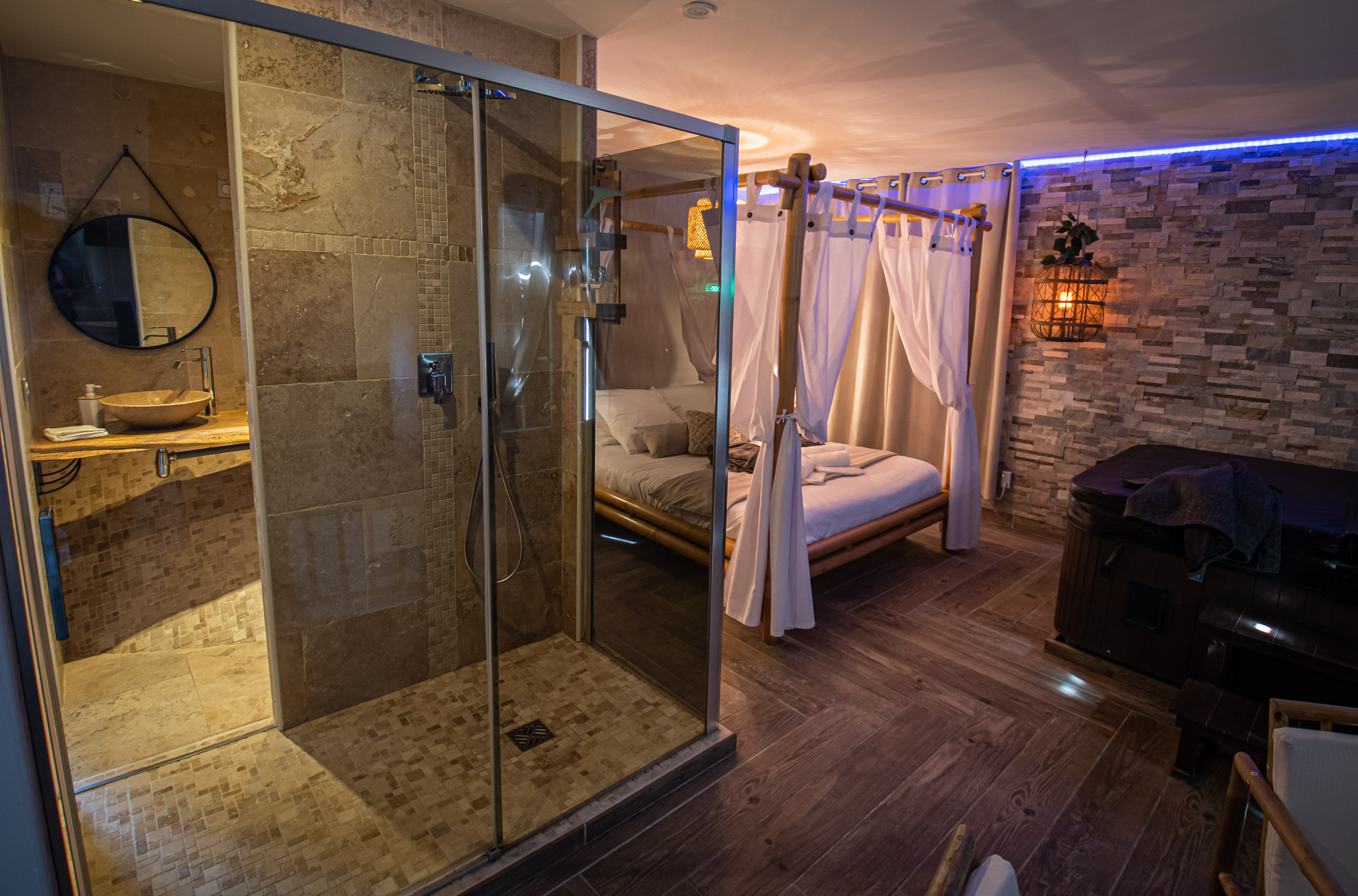 Ô Cocon Spa - Logement romantique avec spa privatif intérieur