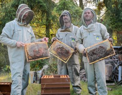 3 apiculteurs à Goupillon