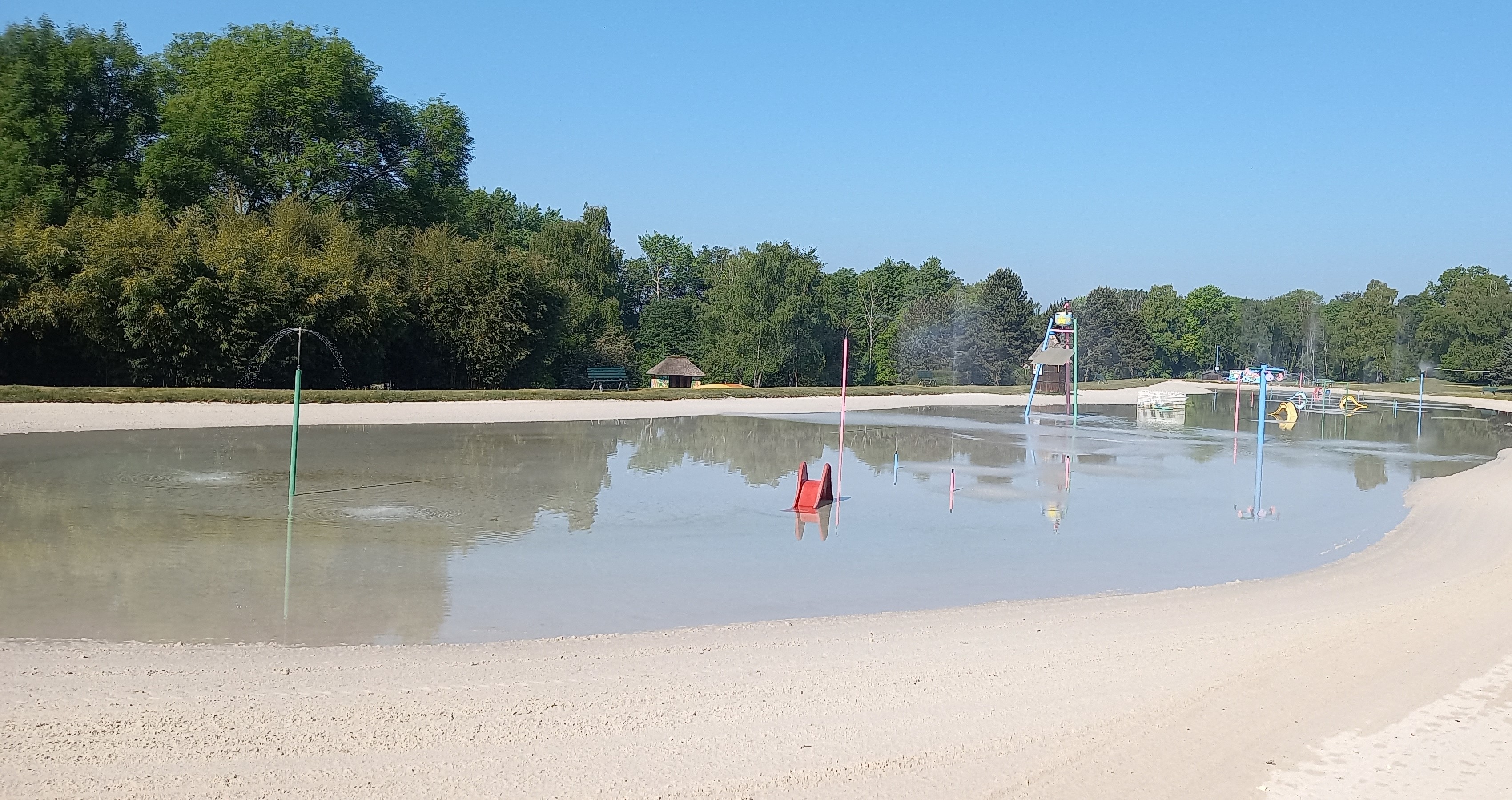 Jeux d'eau sur sable fin