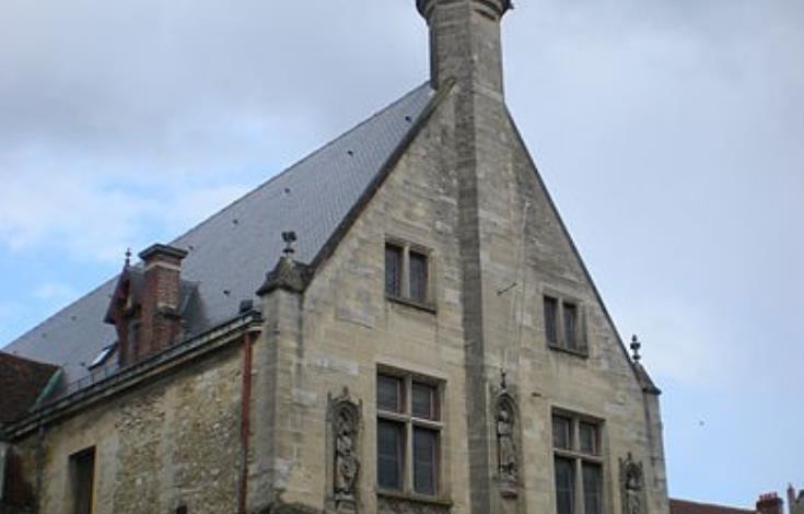 6657-hotel-de-ville-de-clermont--0