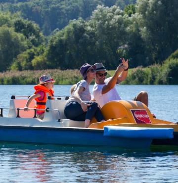 Pédalo au Plan d'Eau du Canada