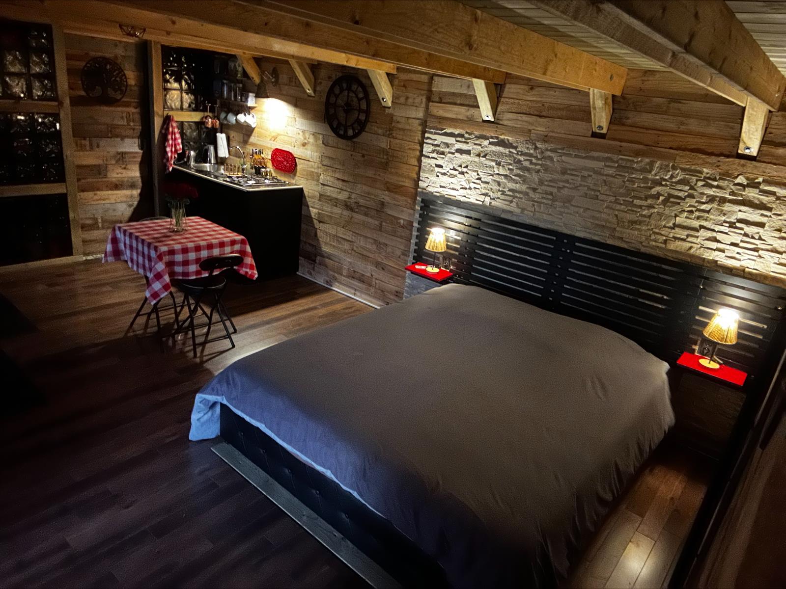 Coin nuit et coin cuisine