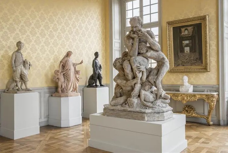 Visiteur en herbe | Tourne autour