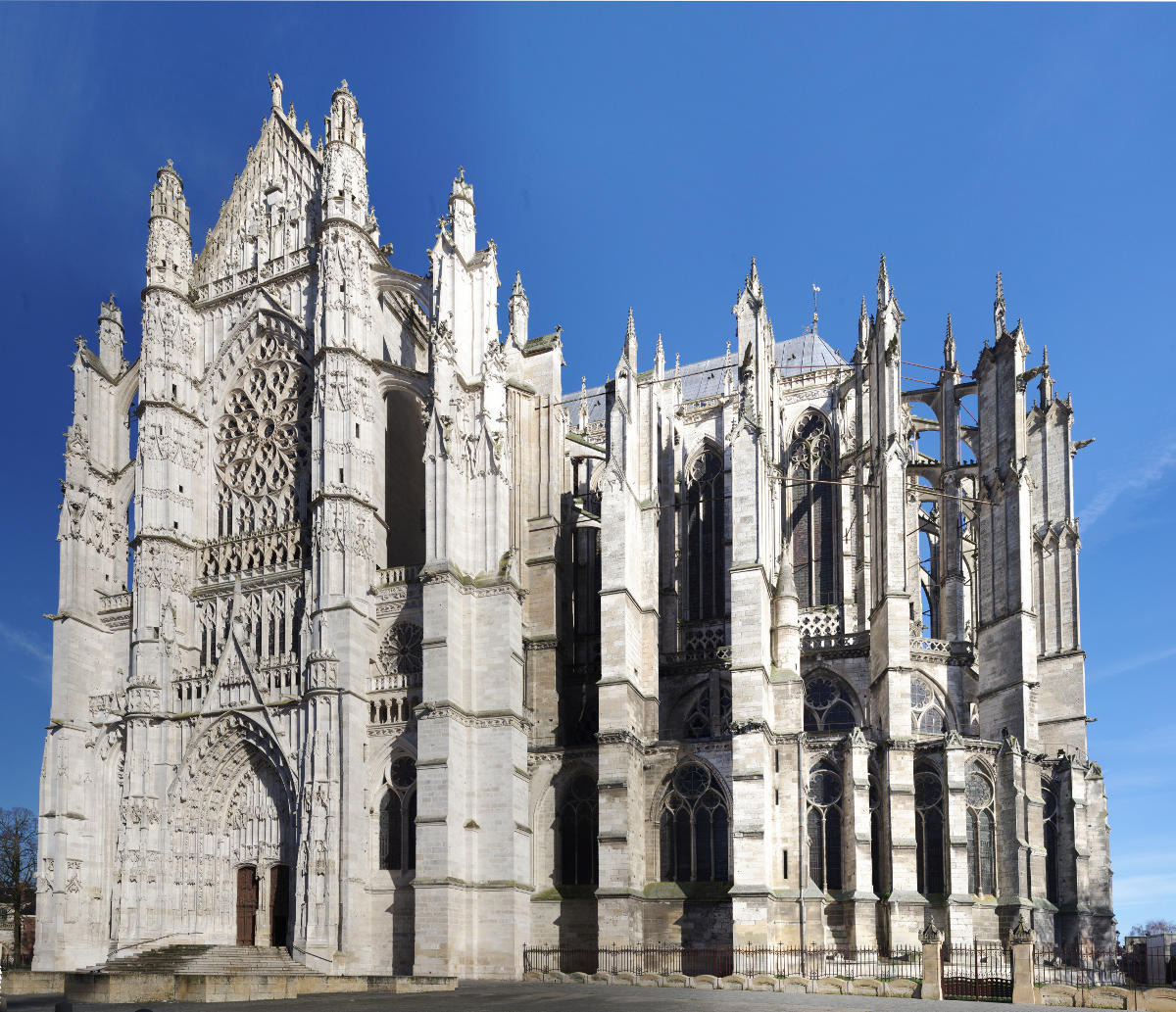 La cathedrale St-Pierre de Beauvais vue du S-E, crédit photo : © J-F Madre - ABC