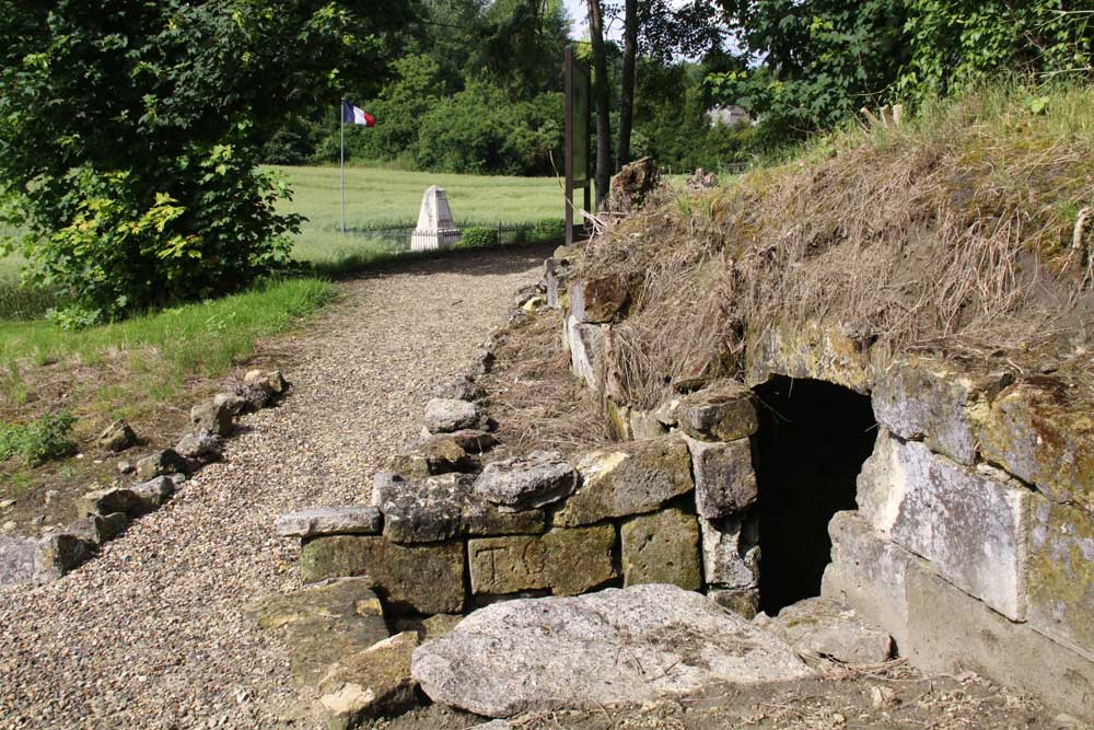 Cave et monument des fusillés de Vingré < Nouvron-Vingré < Guerre 14-18 < WWI < Aisne < Picardie < France - Crédits : Agence Aisne Tourisme