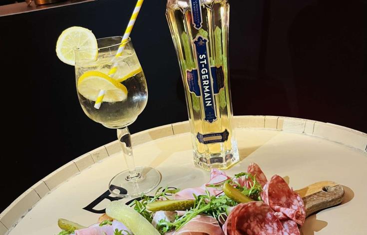 Chalet Cocktail + planche