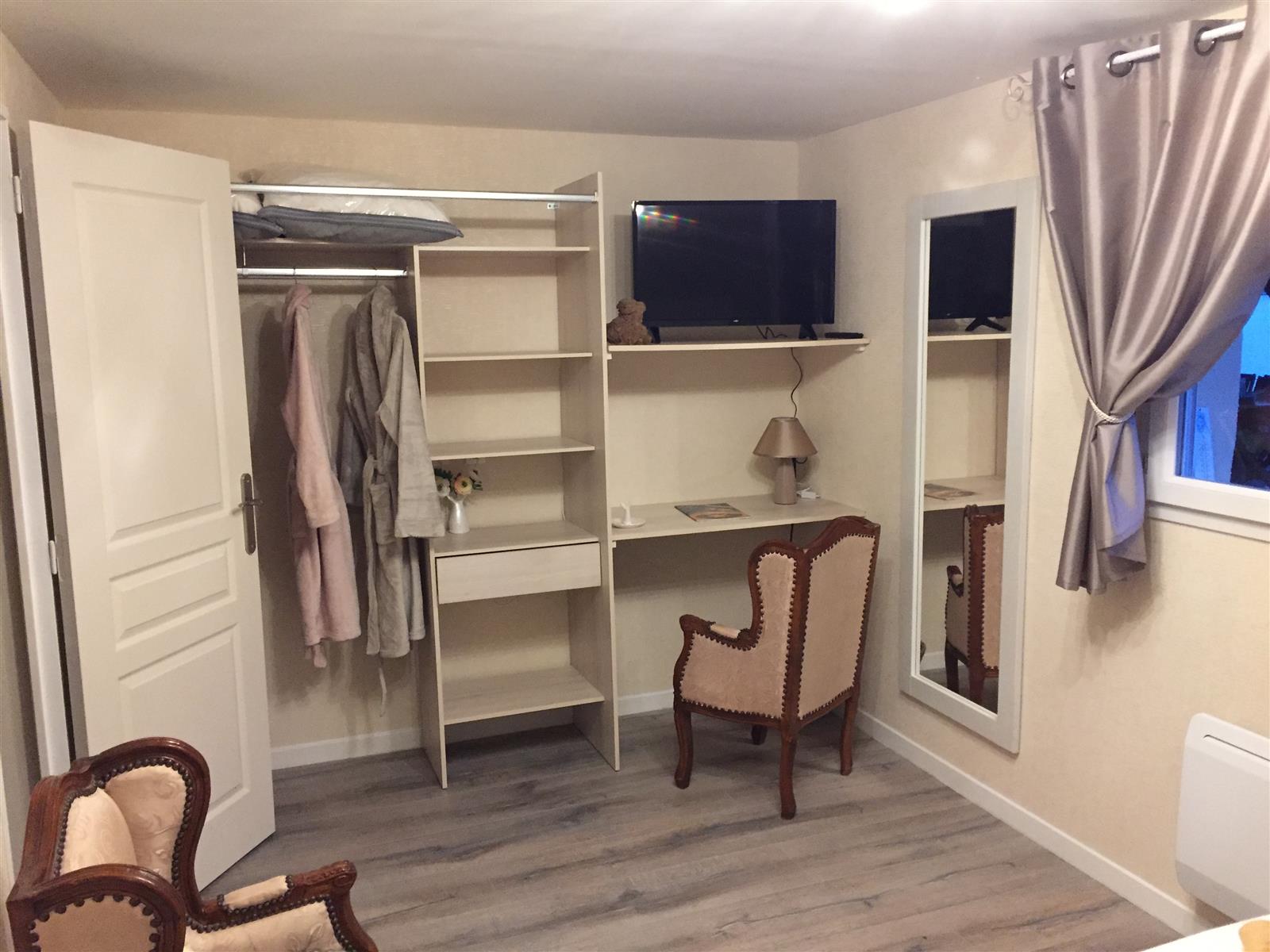 Bureau chambre corail