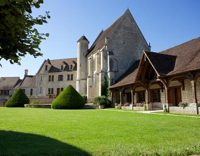 Chapelle du 14 e siècle et le jardin