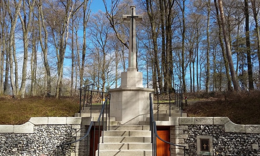 Cimetiere britannique en foret de Retz - première guerre mondiale)