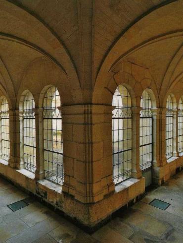 Cloître hôtel-Dieu CRE019