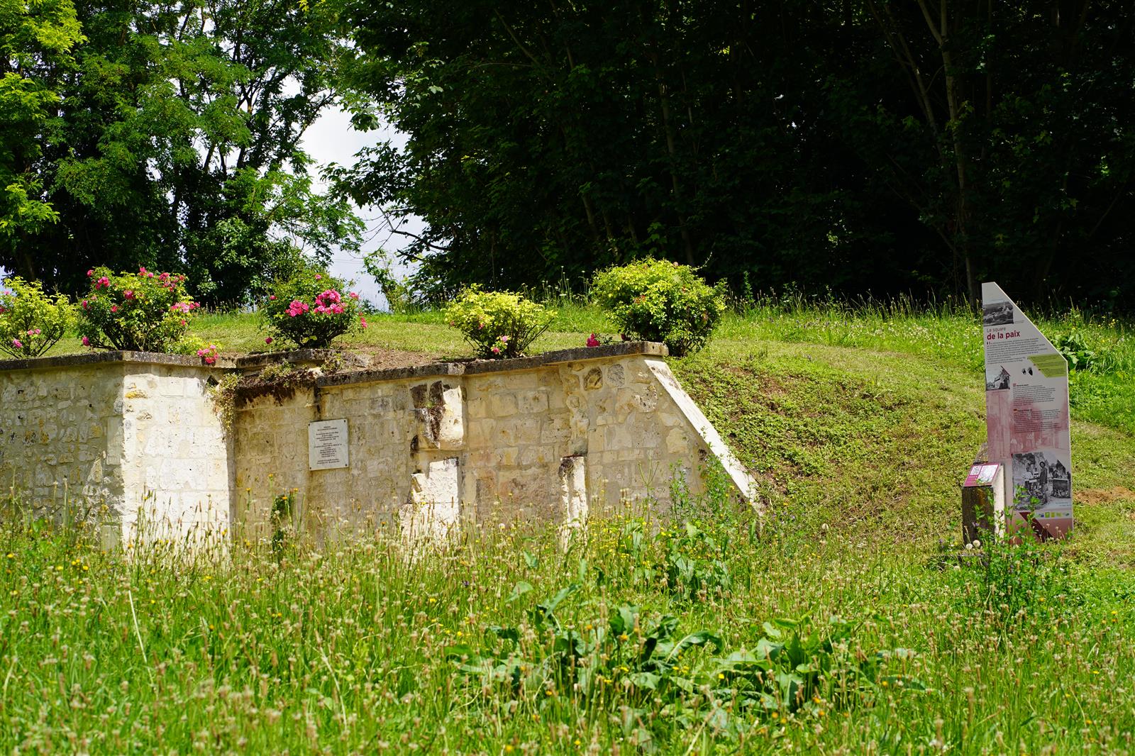 Place de la Paix à Autrêches