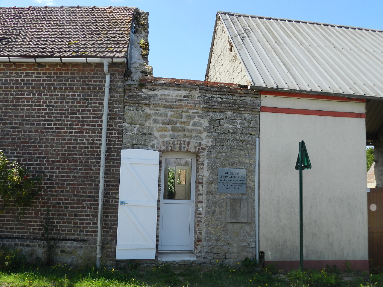 extérieur atelier côté rue Principale