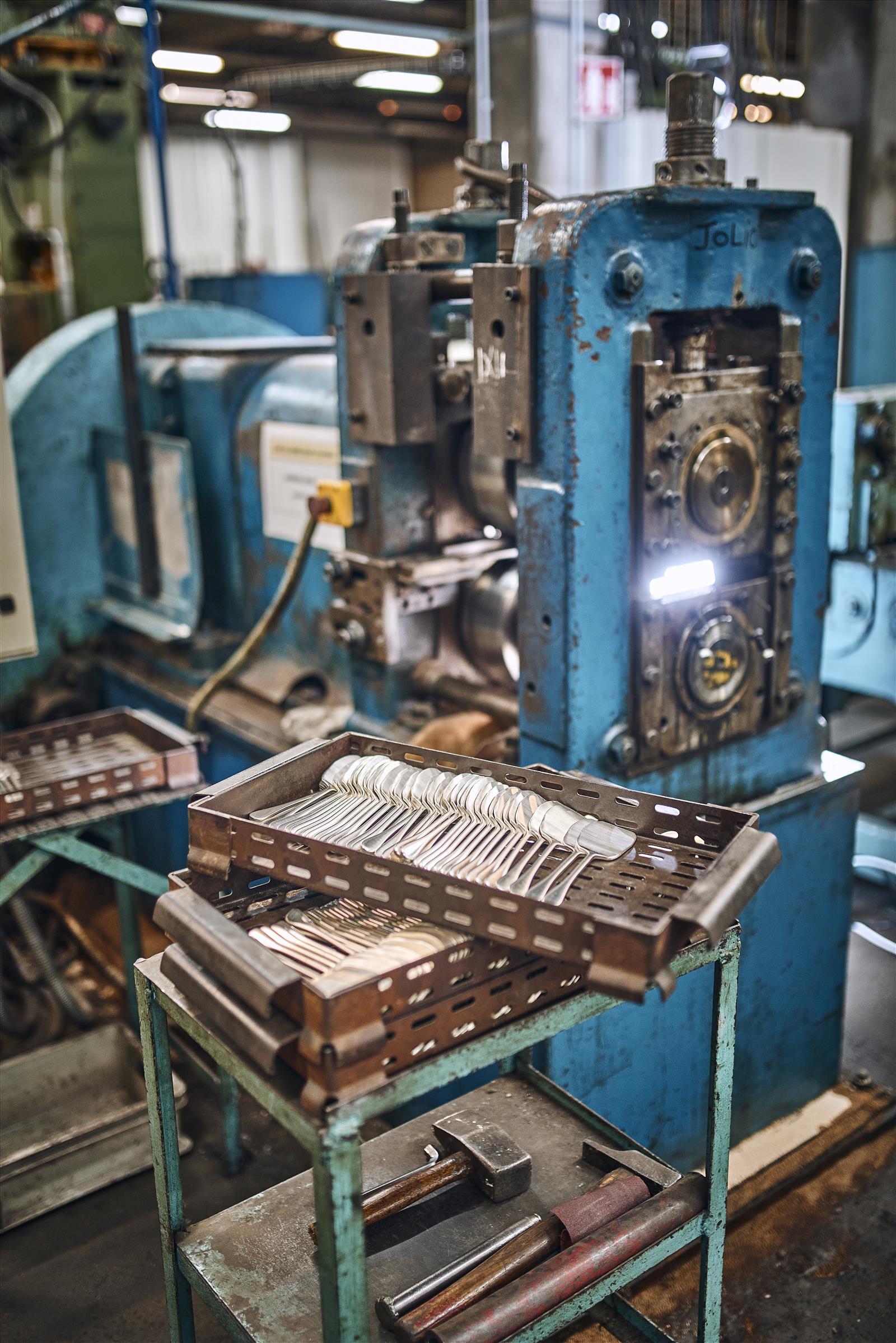 ERCUIS - Savoir-faire - Couverts - laminage 6