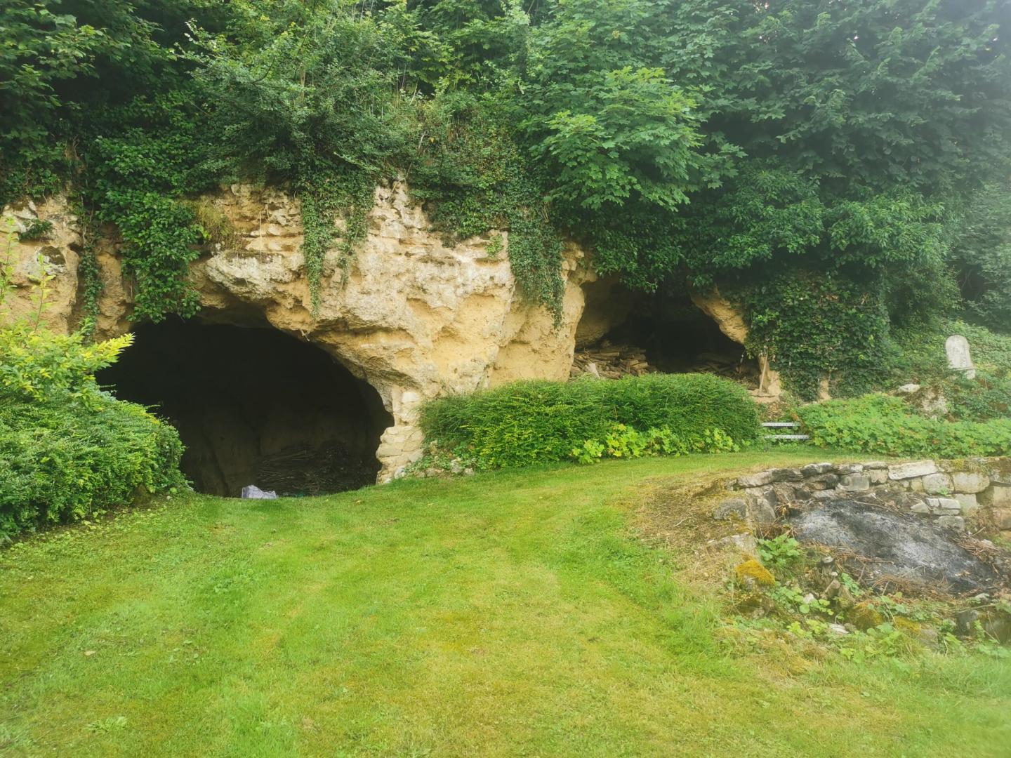 LES SEPTVALLONS Les trois grottes