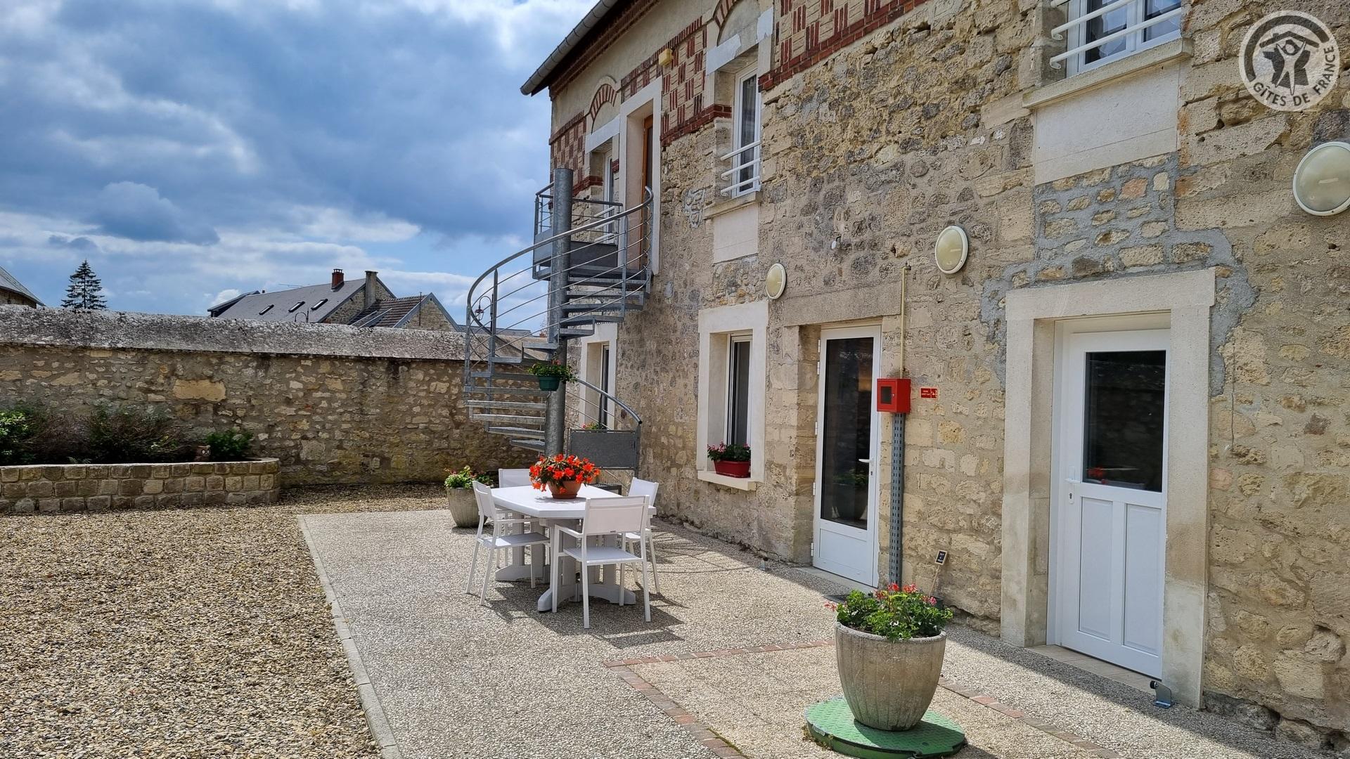 MONAMPTEUIL Monampteuil