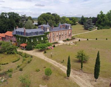 CHEVRIERES Chateau Le Quesnoy