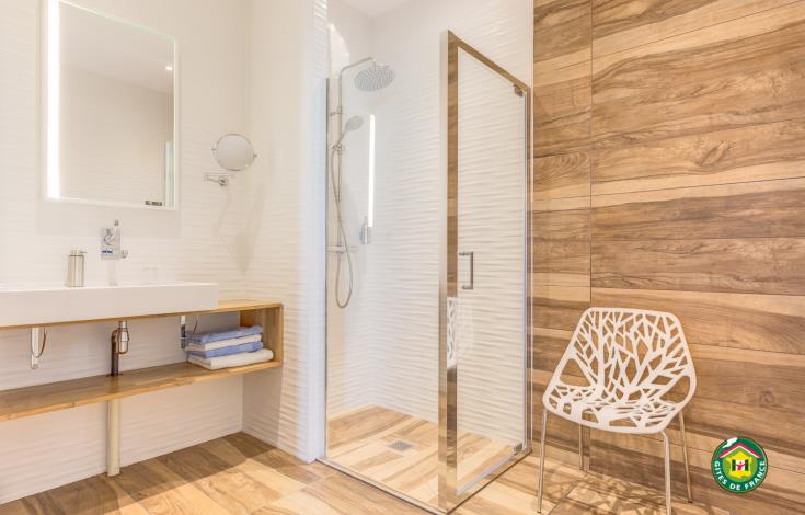 BEAUVAIS Le Rhino Rayé