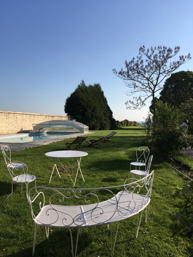 HADANCOURT-LE-HAUT-CLOCHER Gite du Haut Clocher