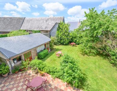 CREVECOEUR-LE-GRAND Château de la poussière