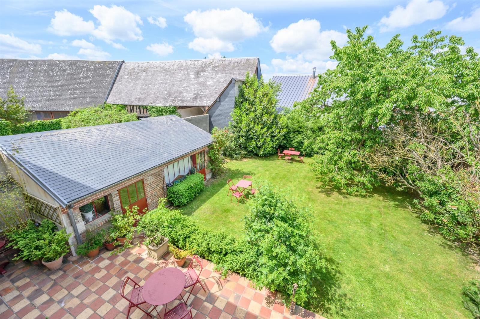 CREVECOEUR-LE-GRAND Château de la poussière