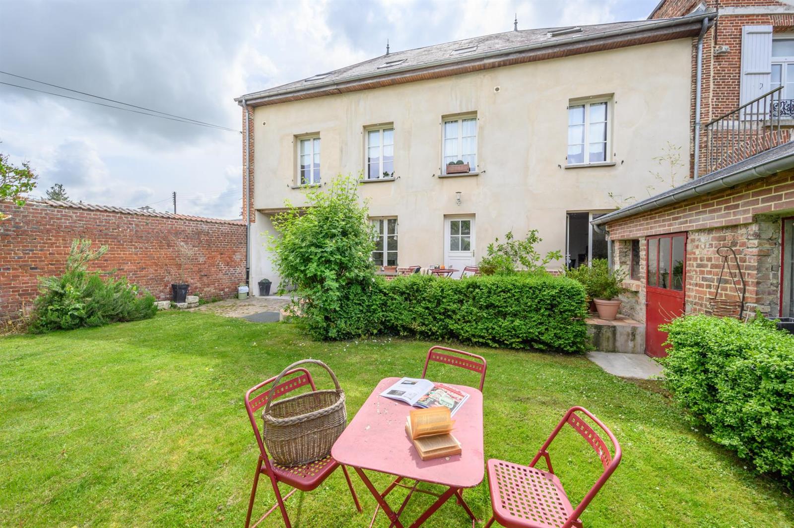 CREVECOEUR-LE-GRAND Château de la poussière