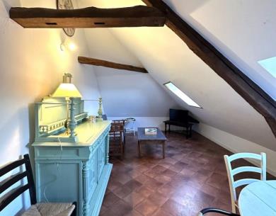 CREVECOEUR-LE-GRAND La cour d'honneur du château