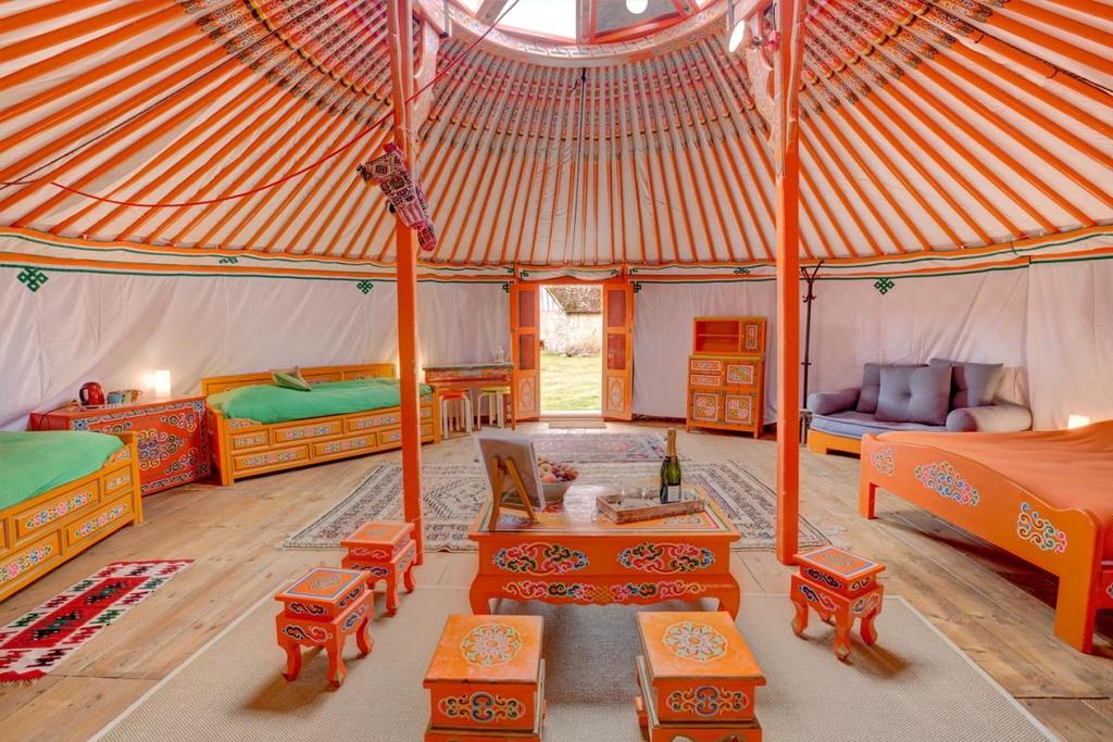 TRIE-CHATEAU Les Yourtes des Templiers