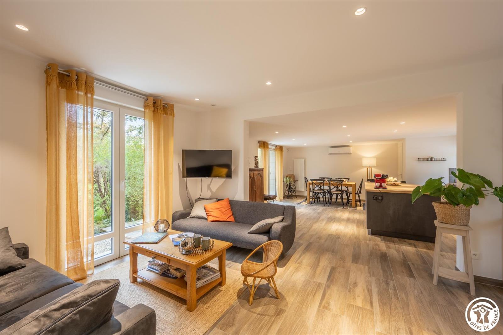 TRACY LE VAL La Petite Cassine