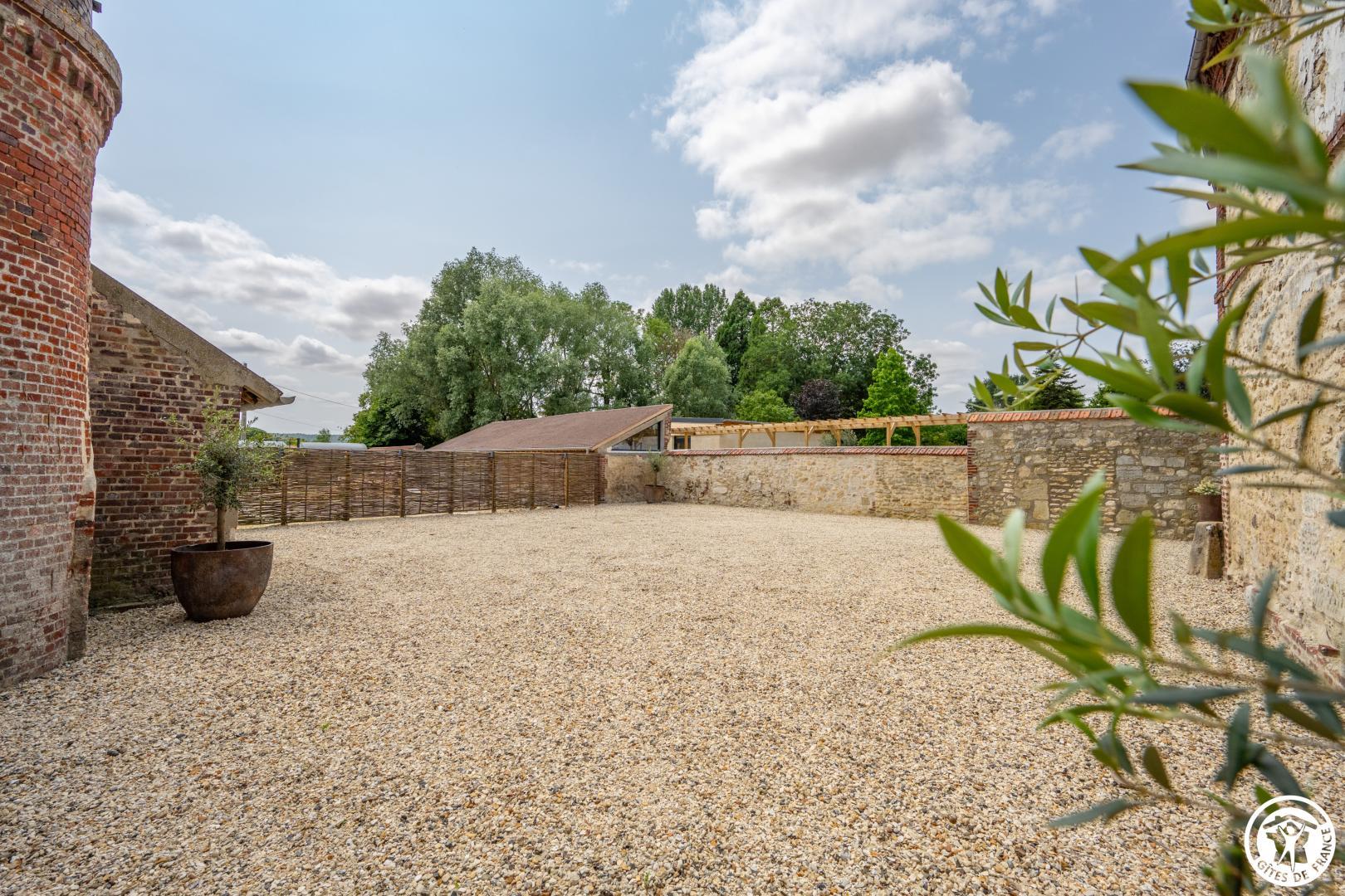 IVRY LE TEMPLE La Commanderie des Templiers