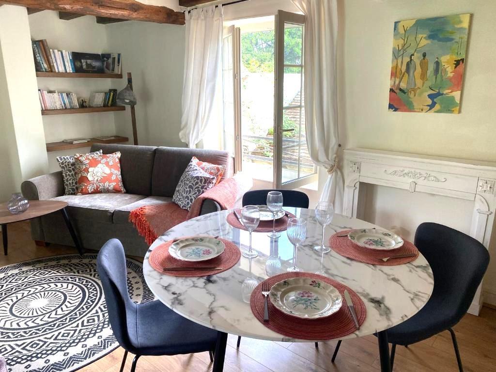 FONTAINE CHAALIS La Maison des Roses