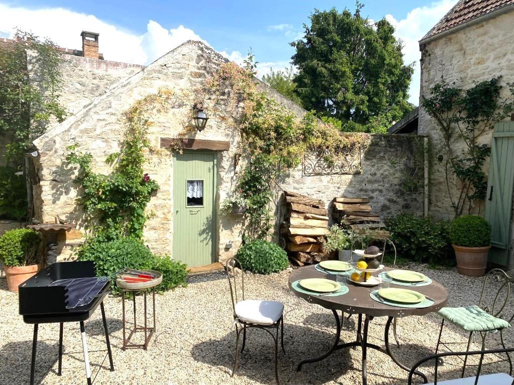 FONTAINE CHAALIS La Maison des Roses