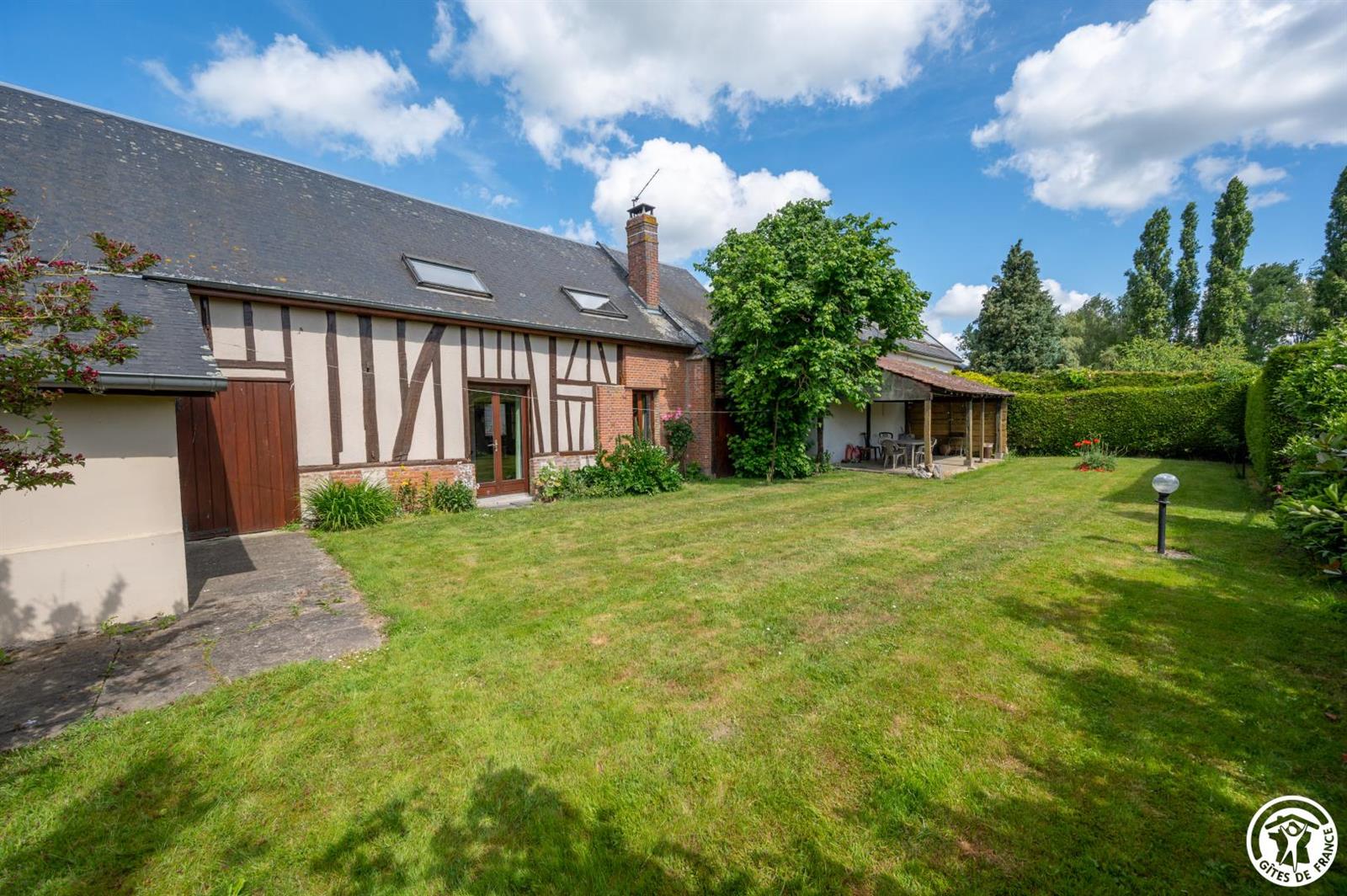 CREVECOEUR-LE-GRAND Gîte de Mme Becquet
