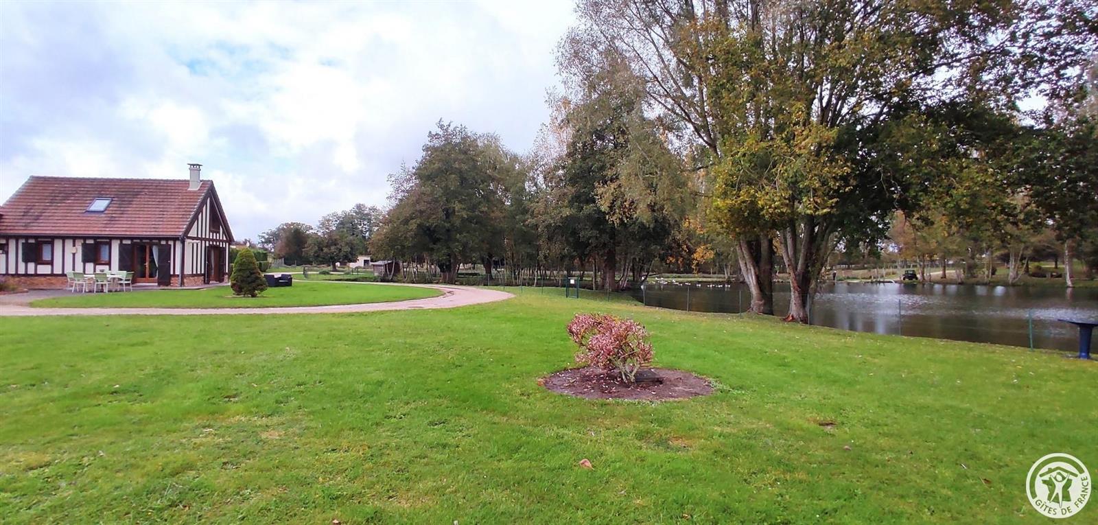 SAINT-GERMER-DE-FLY Le grand chalet