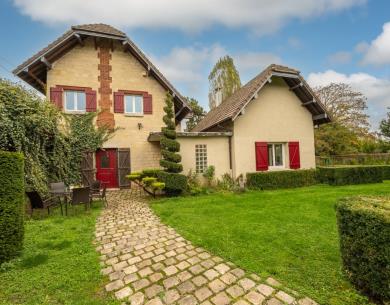 CHAMBLY Le Cèdre et Les Tomettes