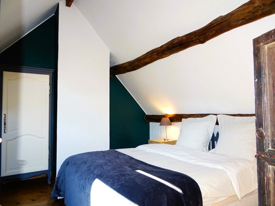 Gite Senlis Oise avec chambre parentale vue sur le jardin et la plaine 550 (002)