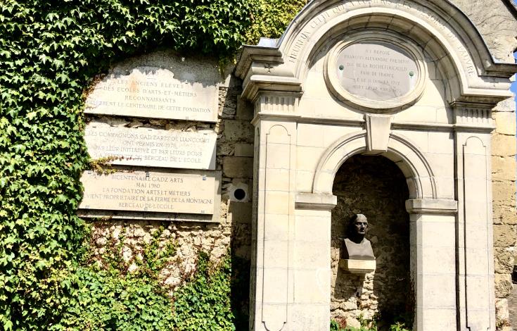 Façade tombeau du Duc et plaques commémoratives