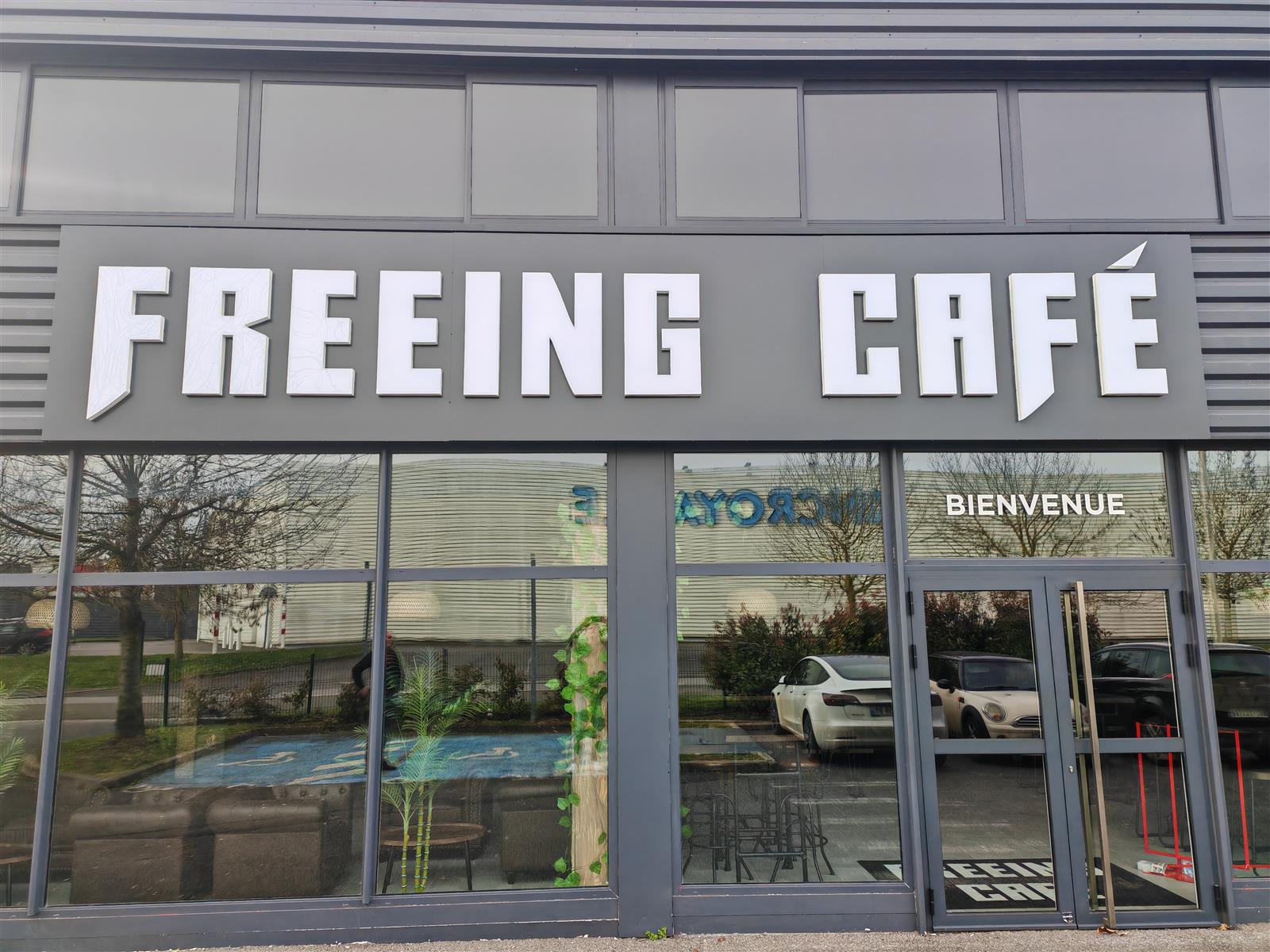 Freeing Café