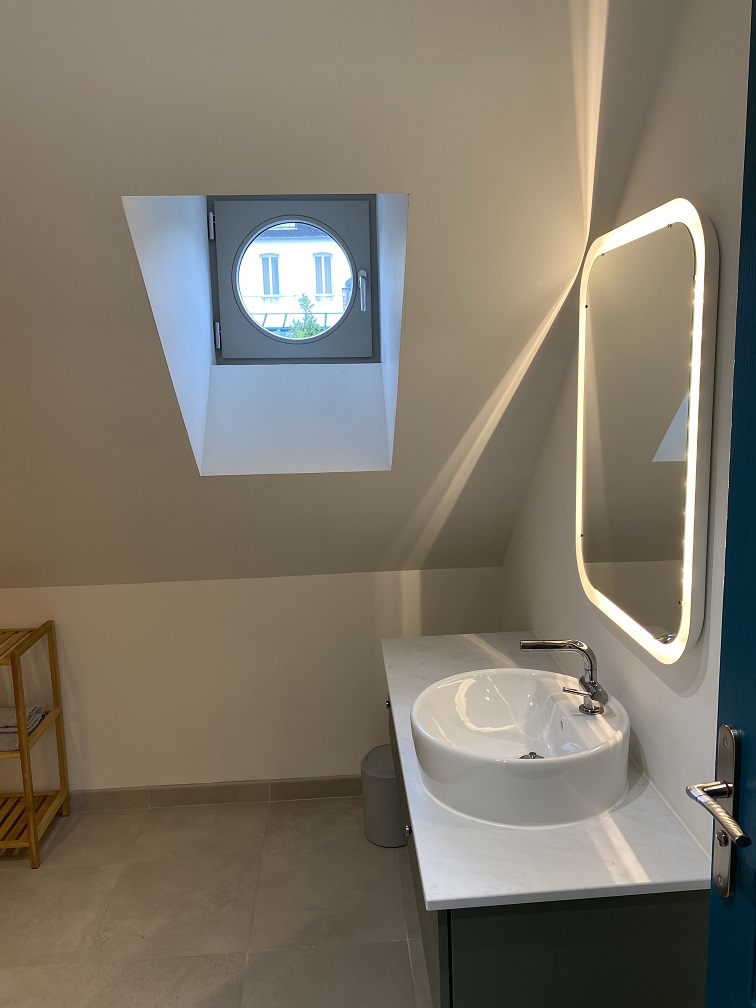 Salle d'eau avec douche à l'italienne