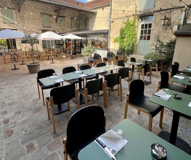 La Cour Pavée