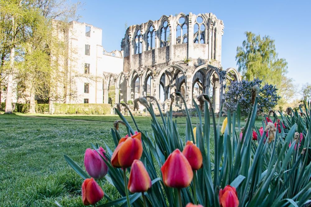 Abbaye de Chiry-Ourscamp - Crédits : Un Monde à Vélo