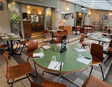 La Cour Pavée Int 1