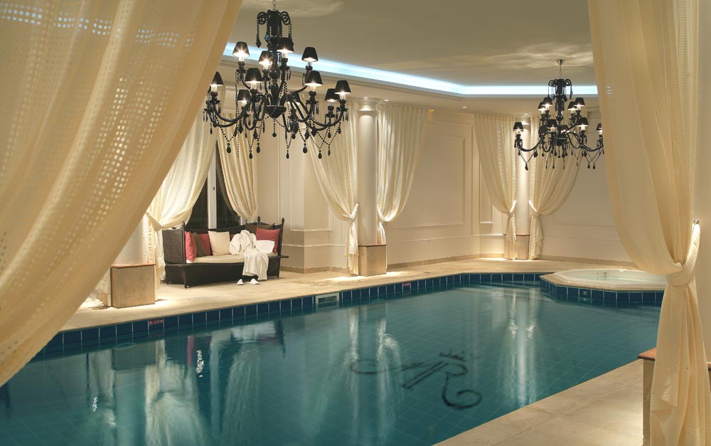 La_chapelle_en_serval_mont_royal_piscine