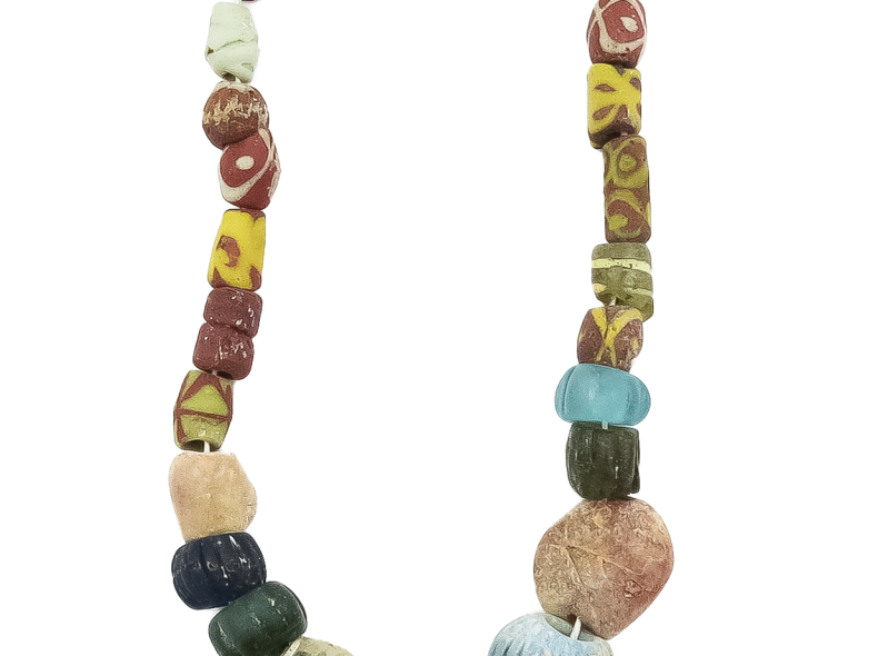 Collier de perles en verre, nécropole de Cuignières