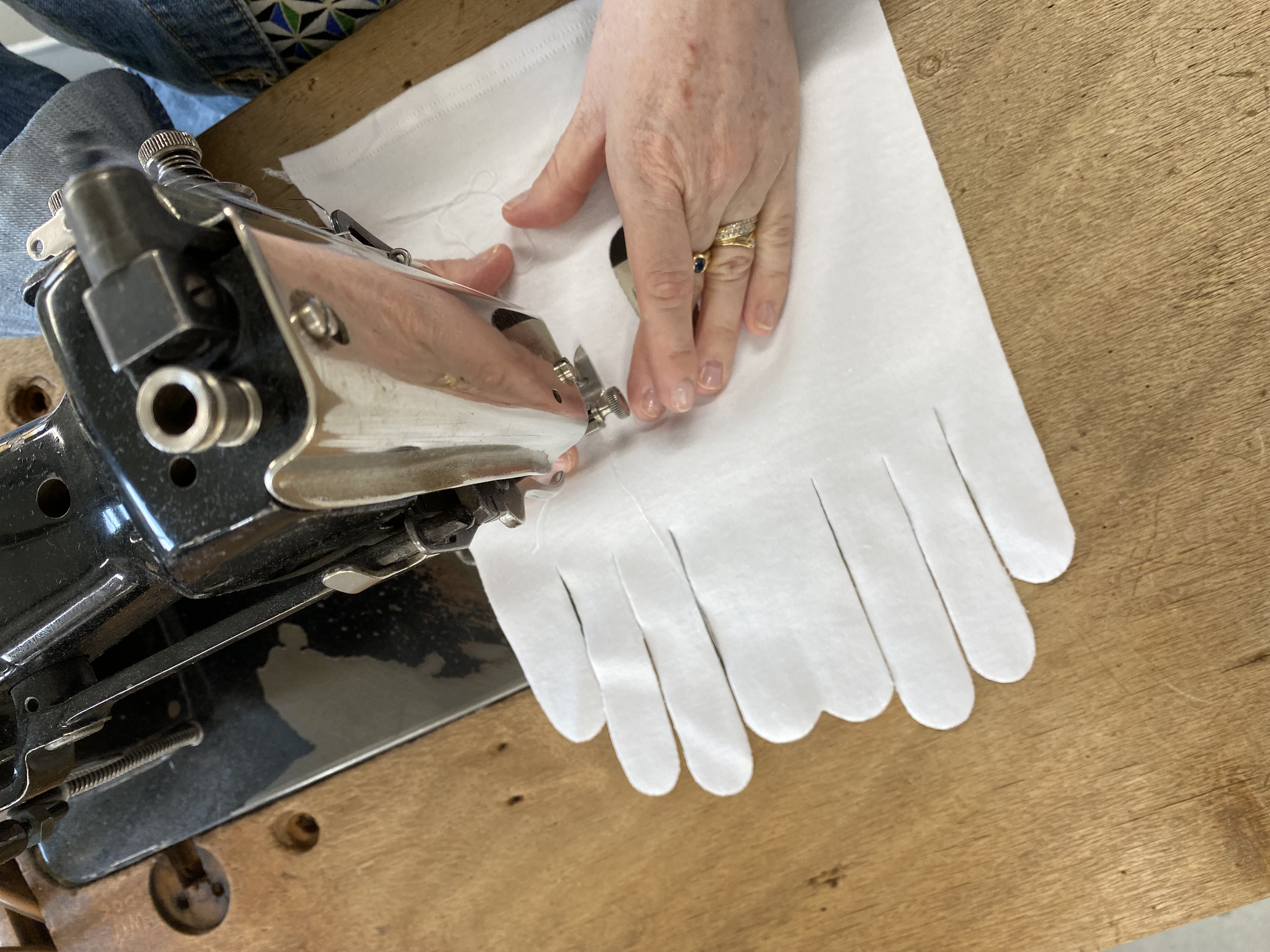 Gant Maille : Visite guidée d’une des dernières ganteries françaises