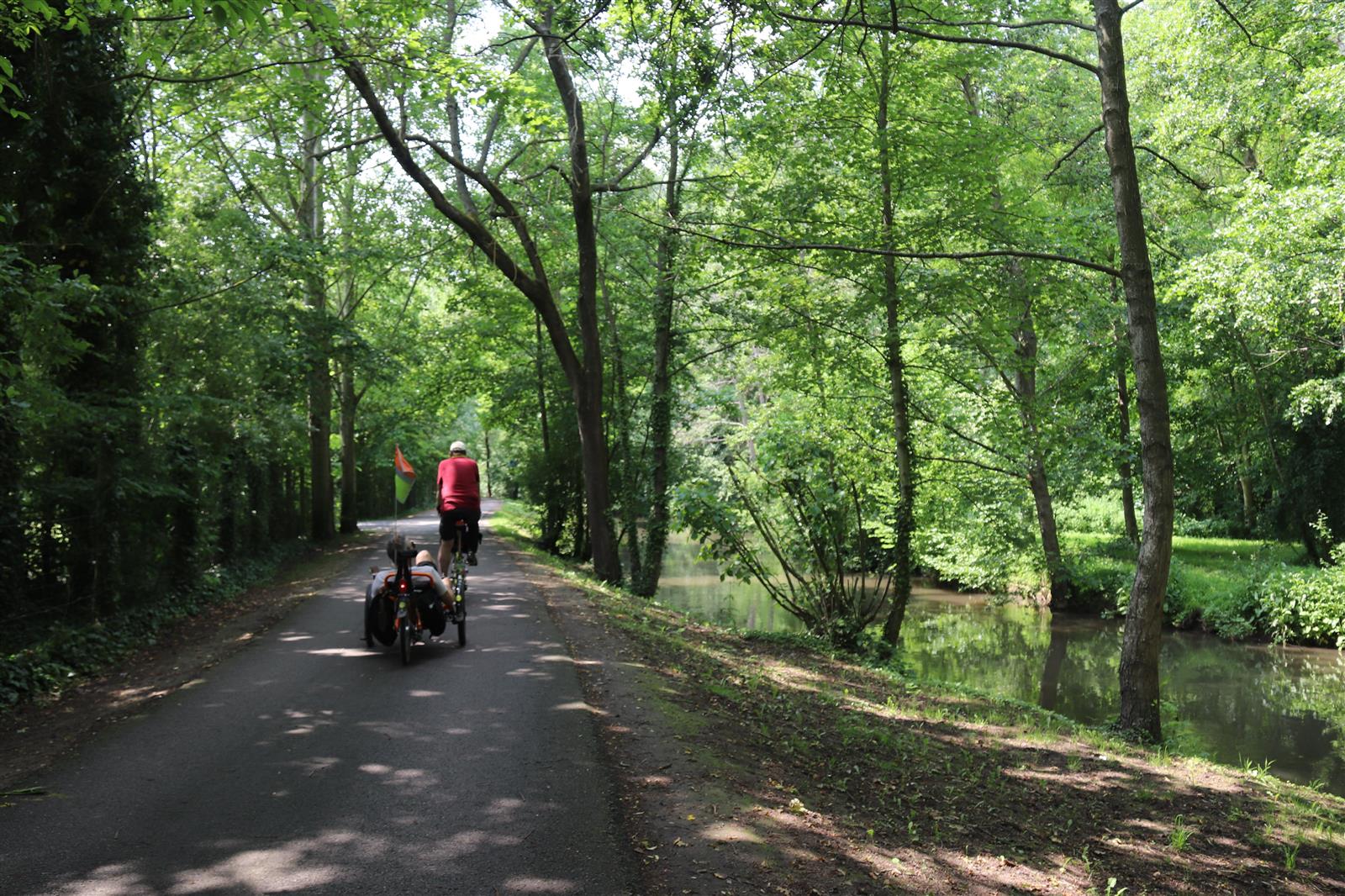 allee parc urbain berges therain montataire