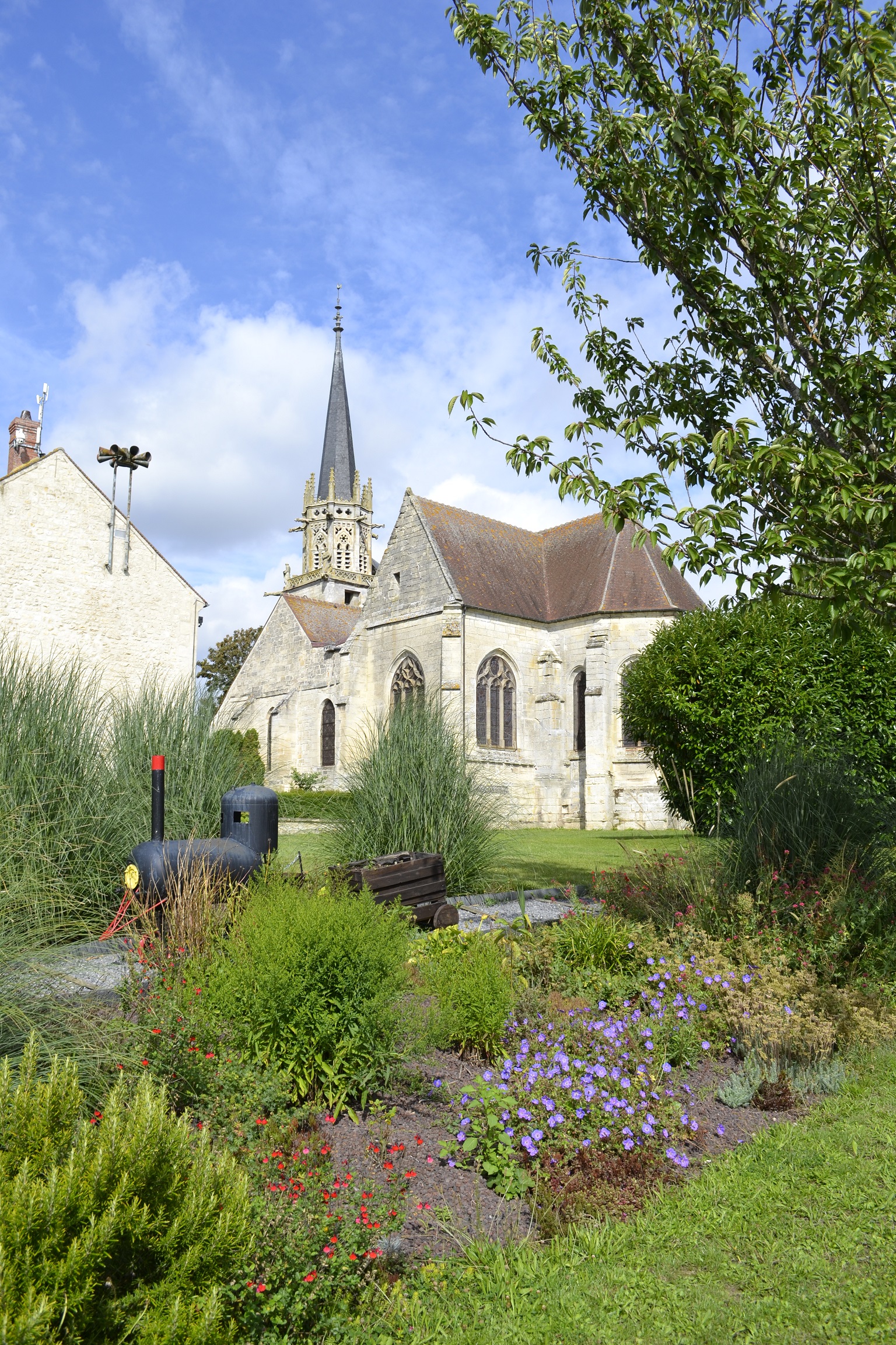 Verdure et ancienne ligne de chemin de fer