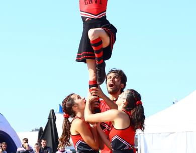 Une grande vitrine du rugby où s'invitent aussi les pompoms !