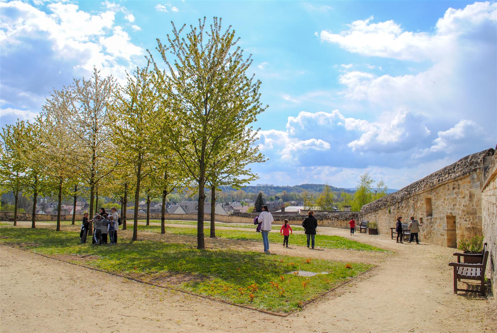 SAINT_LEU_D_ESSERENT-Jardin_Abbatiale