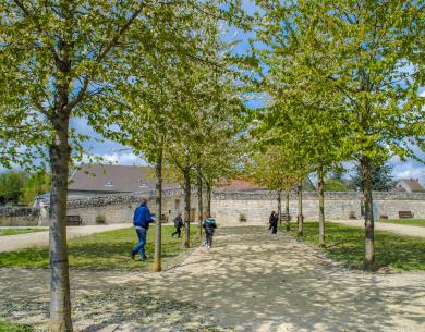 SAINT_LEU_D_ESSERENT-Jardin_Abbatiale