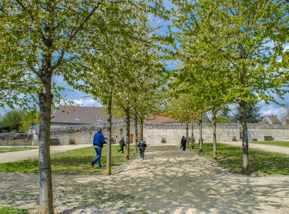 SAINT_LEU_D_ESSERENT-Jardin_Abbatiale